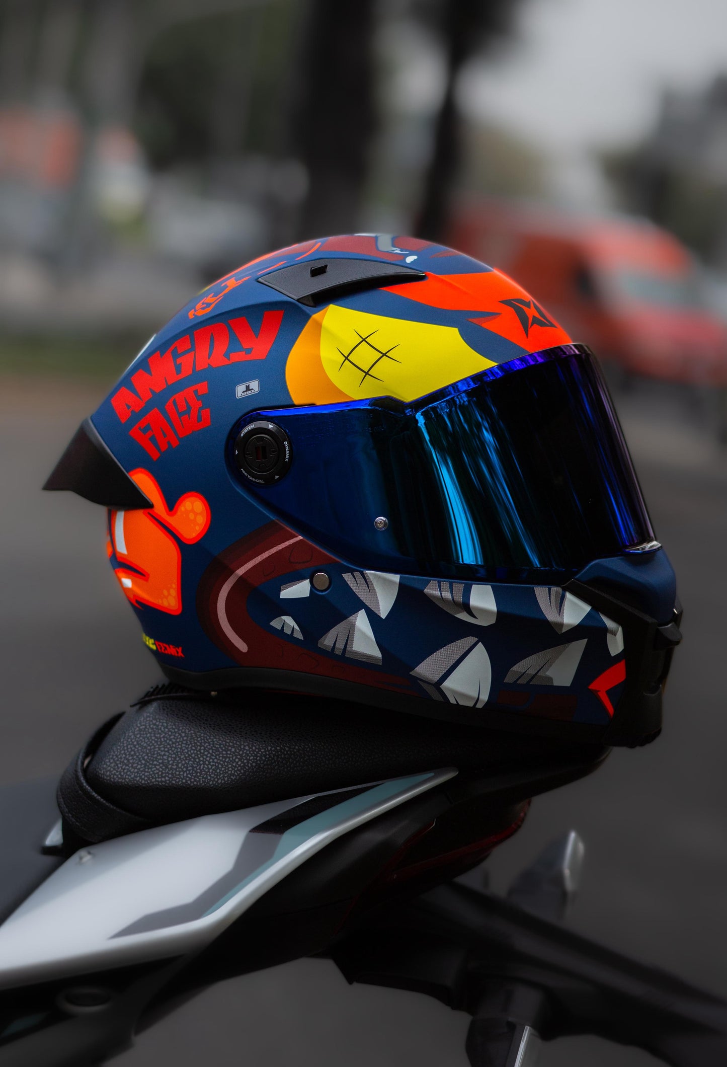 CASCO AXXIS FENIX ANGRY FACE