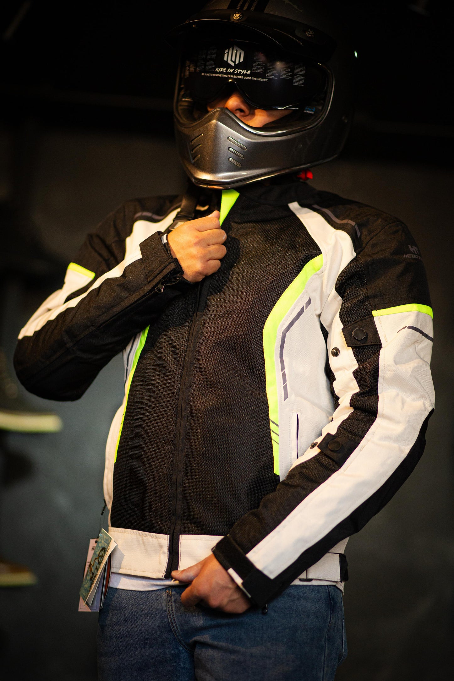 Chamarra HT MESHTECH black and white impermeable