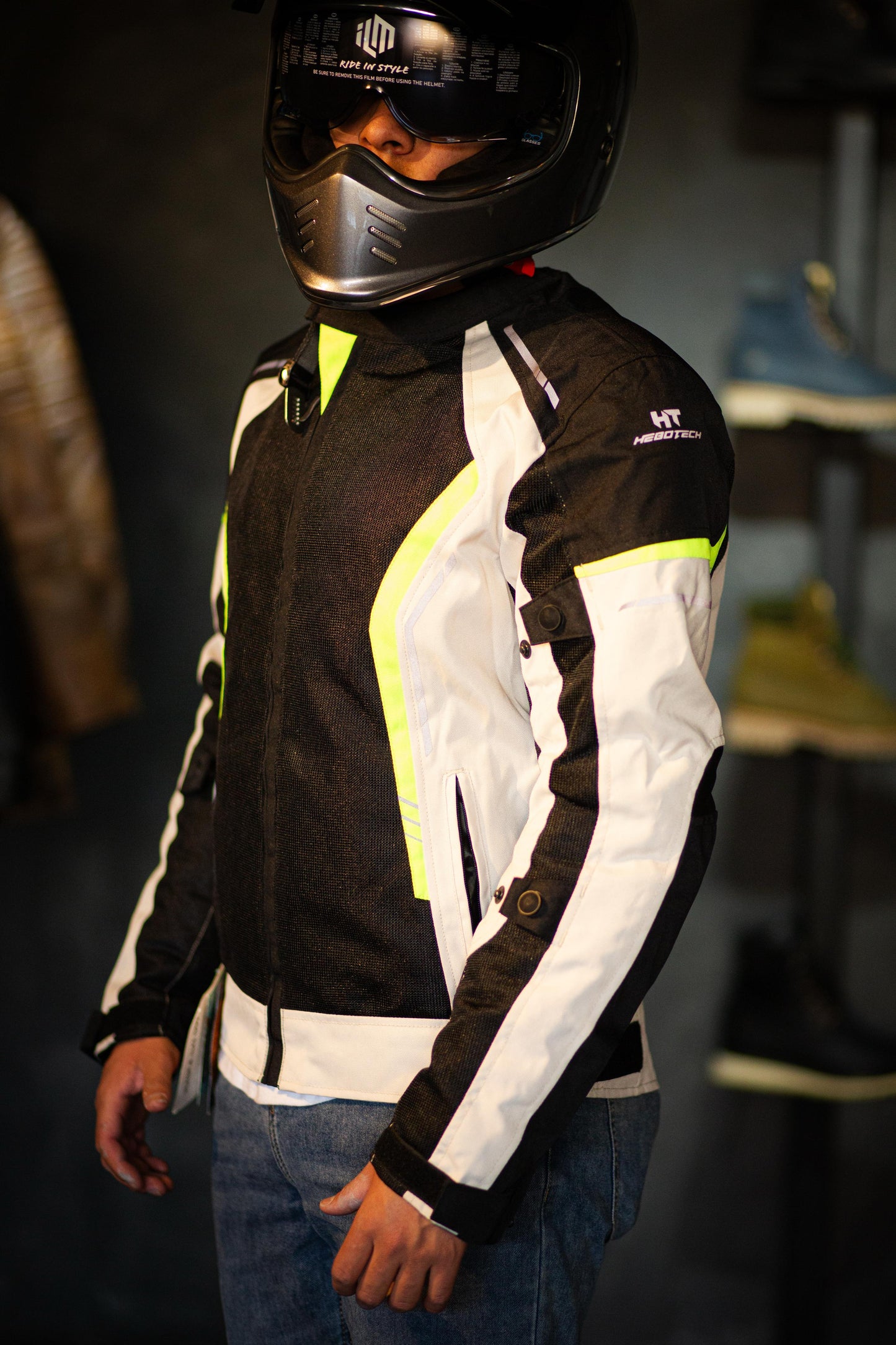 Chamarra HT MESHTECH black and white impermeable