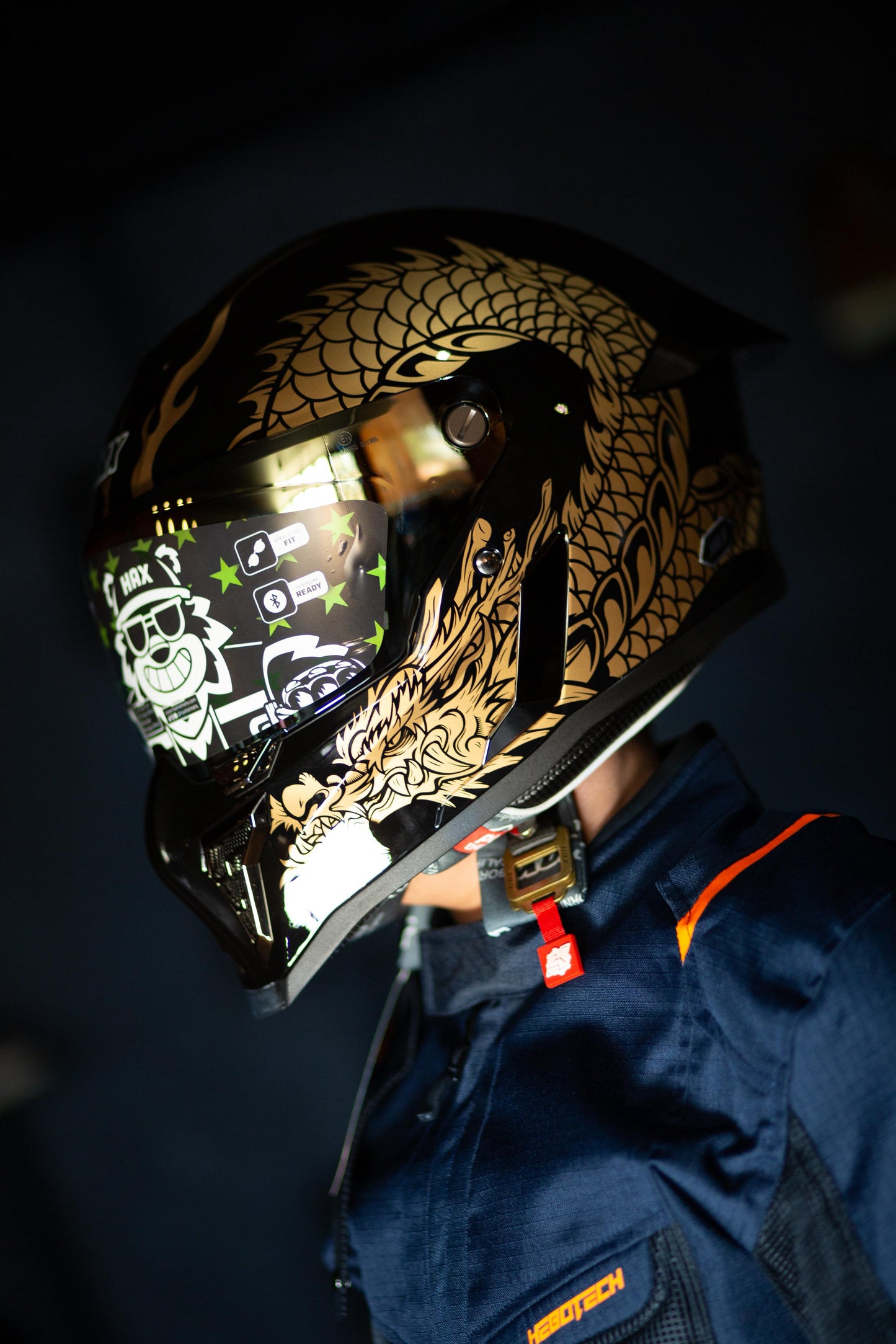 Casco Integral Hax Black Pearl Dragon Dorado
