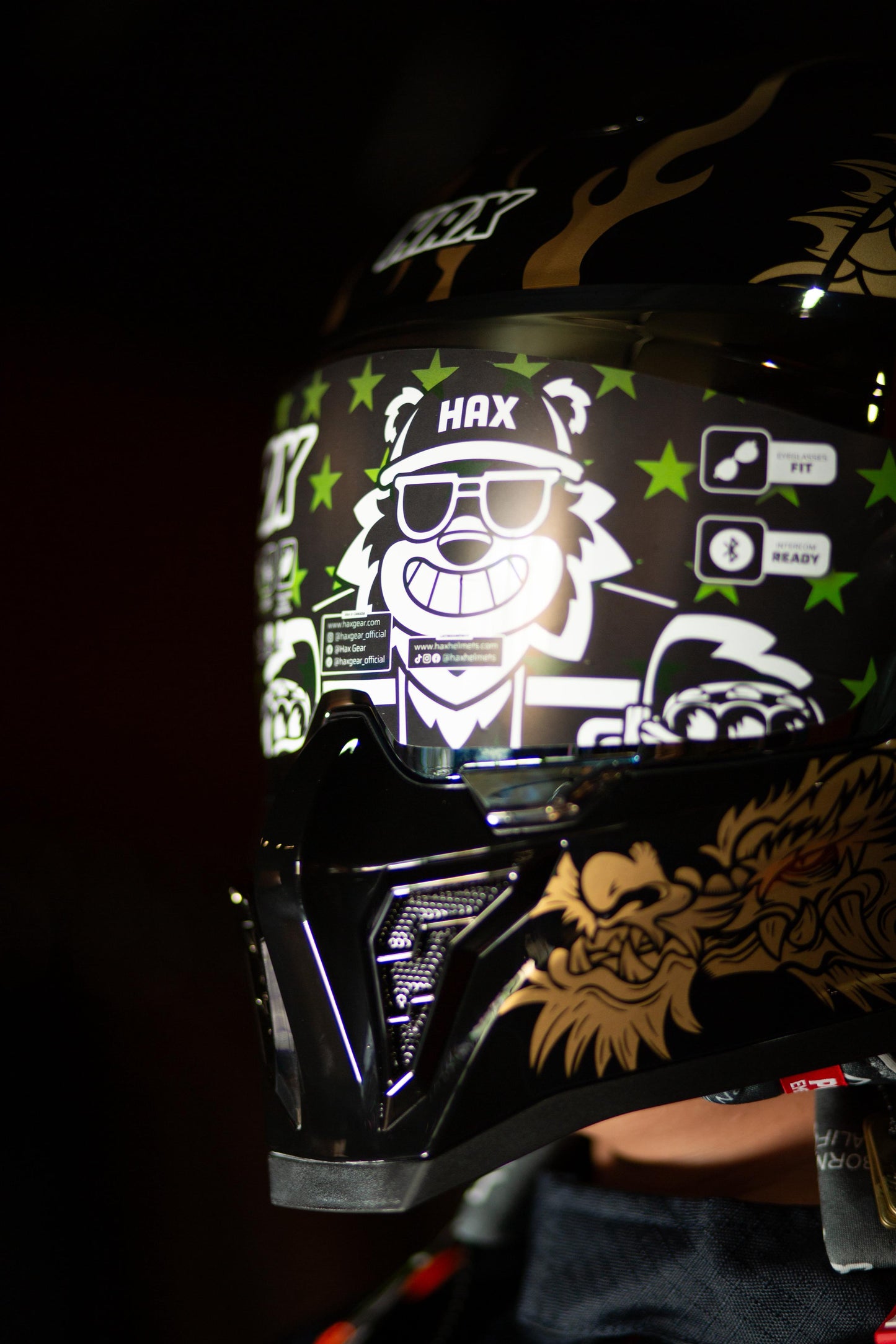 Casco Integral Hax Black Pearl Dragon Dorado