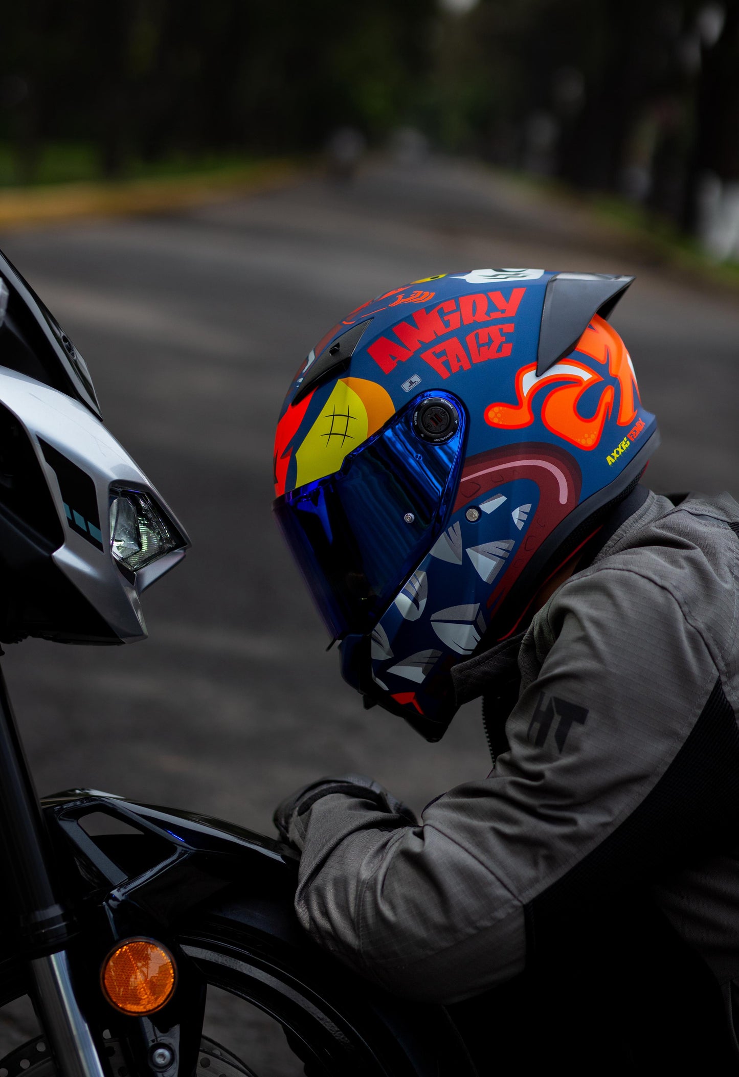 CASCO AXXIS FENIX ANGRY FACE